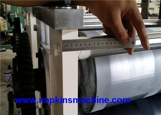 Máy sản xuất khăn ăn gấp 1000 chiếc / tối thiểu 400mm Chiều rộng 1/2
