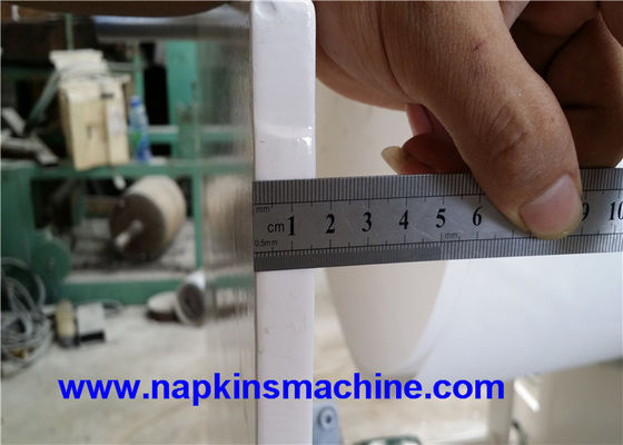 Máy sản xuất khăn ăn gấp 1000 chiếc / tối thiểu 400mm Chiều rộng 1/2