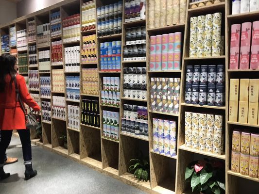 Máy đóng gói hộp khăn giấy mặt có đầu bôi keo Nordson của Mỹ